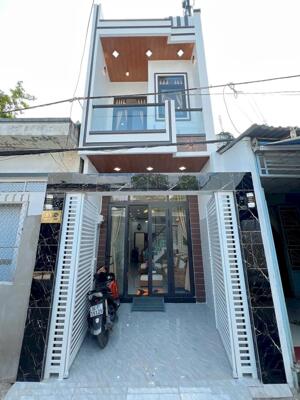 Nhà trệt lầu 3 phòng ngủ gần trường đại học Cần Thơ