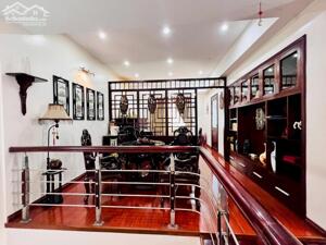 BÁN NHÀ MP QUẬN CẦU GIẤY, VỊ TRÍ ĐẮC ĐỊA, KINH DOANH ĐỈNH, MT 5M, THANG MÁY, VỈA HÈ TO.