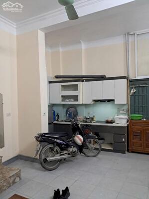 Cho thuê nhà nguyên căn ngõ 262 Nguyễn Trãi, 38m2 x 2.5 tầng, 2 ngủ, 8 Triệu KD onl ở gđ