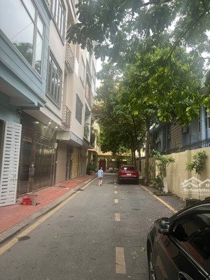 căn duy nhất tầm 8 tỷ -- phân lô ô tô tránh -- dân xây chính hiệu -- thông sang mỗ lao ng văn lộc