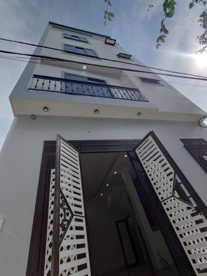 cho thuê nhà mới xây ở tây mỗ dt 35m2, 5 tầng, 3pn, 9 triệu