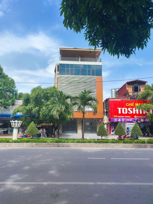 cho thuê nhà 321 quang trung - đông vệ thành phố thanh hóa - mặt tiền 9m. diện tích sàn 135 m2