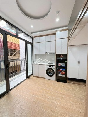 cho thuê phòng gác xép mới hoàn thiện 28m2 full nội thất, máy giặt riêng tại 275 quan nhân