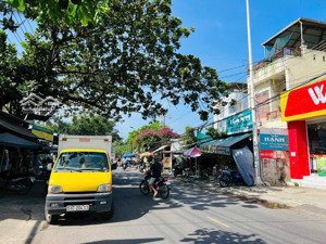nhà mặt tiền nguyễn xiển, sát bến xe phía bắc: tầm 60m cách biển hòn chồng: 1,9km giá: 7,6 tỷ