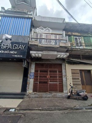 chính chủ bán nhà mặt đường số 3 lê chân - vị trí đẹp - kinh doanh tốt - nhà vuông vắn ko lỗi lầm