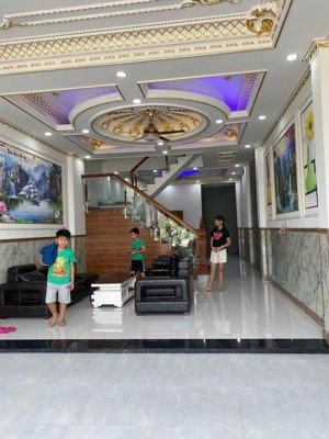 bán nhà 1 trệt 2 lầu 83m2 tại phường long bình tân, biên hòa, giá chỉ 5,5 tỷ. lh 