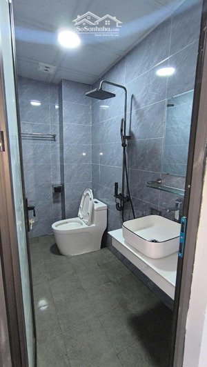 chỉ 4tr/tháng cho hộ gia đình thuê nhà 3 tầng hướng nam, nhà mới xây sạch sẽ thoáng mát