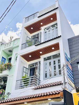 nhà mặt tiền kinh doanh, sổ riêng, 4 x 16, 2 lầu, 4pn, 4wc. ngay bệnh viện q12 giáp gò vấp