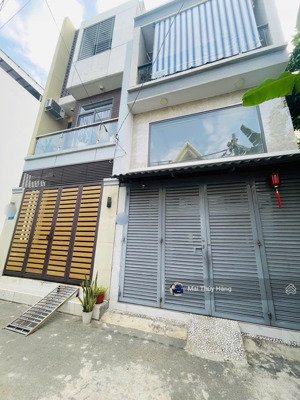 bán nhanh nhà 3 tầng - ôtô ngủ trong nhà ngay vòng xoay thủ đức - giá chỉ hơn 6 tỷ