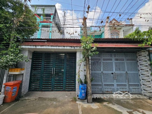 nhà lầu sân xe hơi hoàn công gần ngã ba cây lơn