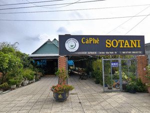 bán lỗ quán cafe tây ninh. giá bán chỉ bằng 1 nửa giá trị quán. tặng toàn bộ nội thất như hình
