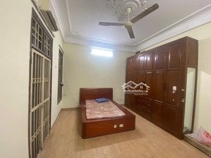 chính chủ cho thuê ccmn, ngõ 16 hoàng cầu đống đa giá 2.5 - 4.5triệu, ban công cửa sổ