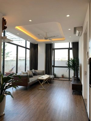 cần bán căn hộ penthouse him lam 6a, 3pn, nhà đẹp, có sân vườn rộng thích hợp nghỉ dưỡng, lh ngay