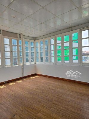 mặt phố nguyễn trãi kinh doanh buôn bán sầm uất ngày đêm dt 15m2x5 tầngx4tỷ25. lô góc 3 thoáng