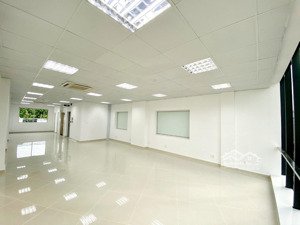 tòa văn phòng 3 lầu - thang máy gần vòng xoay trần não giá 90 triệu