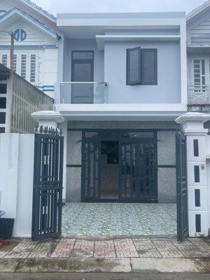 chính chủ cần bán gấp ! nhà 2 tầng mới xây 100m², 4pn có sân ô tô giá rẻ bất ngờ!"