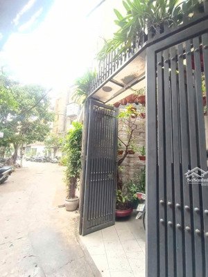 nhà phố võ thị sáu ,q.hai bà trưng .ô tô đỗ cửa . lô góc. dt 76/106m . xây 2 tầng .giá chào 22.6 tỷ