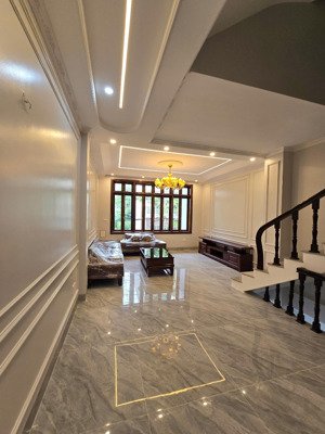 bán nhà phố 5 tầng diện tích 68m2, lai xá, khu vực phân lô, vỉa hè, ôtô tránh giá chỉ 16 tỷ