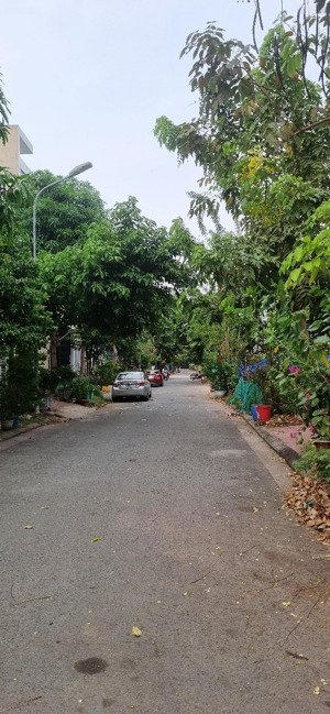 bán gấp lô đất đối diện công viên đã có móng kdc 13e intresco giá 4.8 tỷ