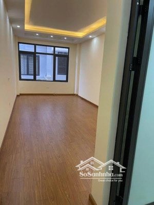 cho thuê nhà ngõ 426 đường láng 35m2 x 4t giá 11tr/th