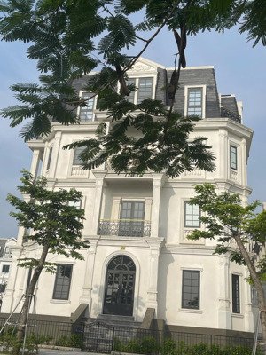 chủ đi nước ngoài không biết giá bán hớ căn shophouse 190m2 đường nguyễn phong sắc kéo dài 55tỷ
