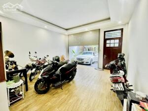 Cho thuê nhà mới lô góc ngõ 23 Đỗ Quang, Cầu Giây. DT 70m x 5,5t. Giá 32tr/th.