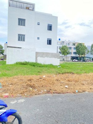 anh tôi chính chủ cần tiền bán gấp lô đất 112m2, gần chợ bình chánh, quốc lộ 1a
