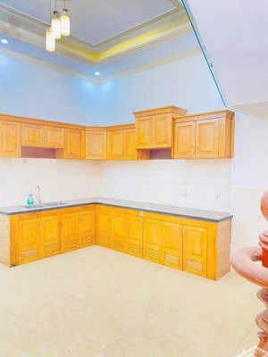 cho thuê nhà 3 lầu đường thống nhất, gần làng đại học