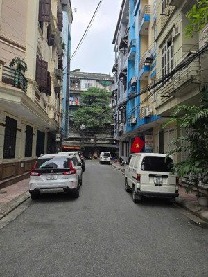 bán nhà (đất) nguyên hồng, chủ nhà già bán chia tài sản, 145m2 c4 mt 6,1 m, ô tô tránh, qh ổn định