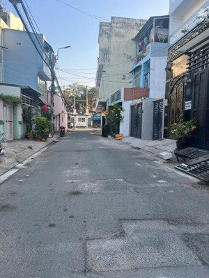 67// nguyễn văn yến, p. tân thới hoà, q. tân phú dt: 4m x 17.5m 1 lầu hẻm nhựa. giá 6.5 tỷ