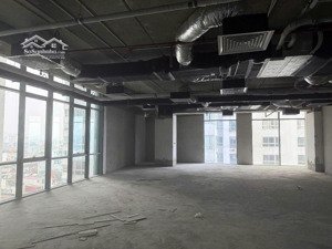 cho thuê văn phòng hạng a, sàn thô đã có pccc và điều hoà, 70 triệu, 200m2, ngã tư bạch mai
