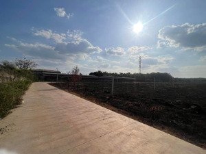 tôi chính chủ cần bán lô đất 512m2, ngay trung tâm thị trấn tân khai, bình phước.