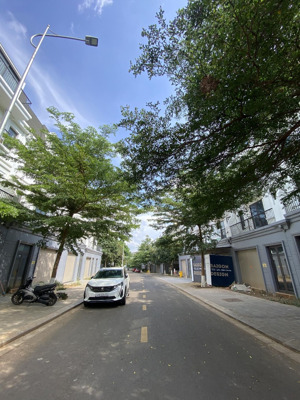 bán nhà tại ecocitybmt , căn duy nhất giá tốt nhất