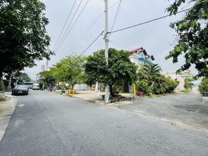 giá rẻ, mặt tiền 200m2(10 x 20m) chỉ 13. x tỷ, ngay phạm văn đồng giga mall thủ đức