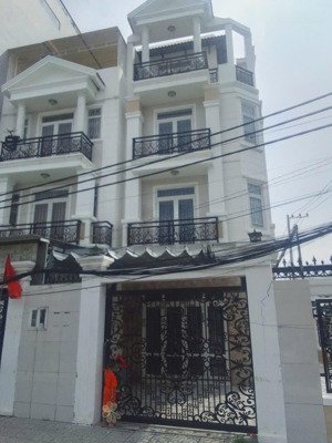 nhà 3 tầng, ngỏ xe hơi ngay ql13, sát bên chợ nông sản 4m x 21 giá chỉ 6,29 tỷ