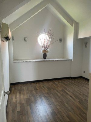 cho thuê nguyên căn bt hl quận 7 dt:7,5x20m giá 75tr/th full nội thất lh: 