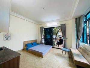 chính chủ cho thuê phòng có ban công, cửa sổ - gần ngoại giao đoàn, cv hòa bình