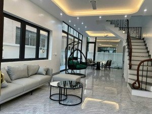 nhà cần bán giá 3,9 tỷ đường rộng, khu dân cư an ninh đầy đủ tiện ích