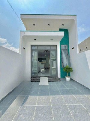 cần bán gấp nhà giá rẻ 400 triệu, thổ cư, gần chợ tân uyên bình dương