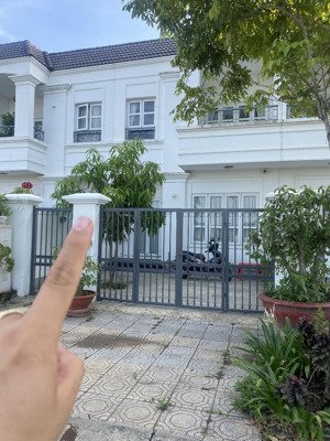 cần bán căn nhà phố khu thăng long home giá 5ty4 diện tích 115m2