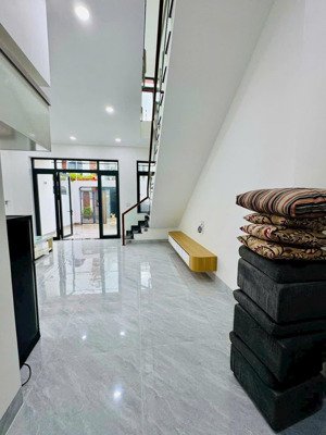 cho thuê nhà 1 trệt 1 lầu hẻm dx006 phú mỹ, thủ dầu một giá chỉ 10 riệu/tháng. lh c huyền0902868295