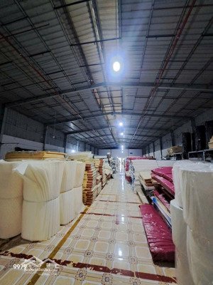 cho thuê xưởng 3100mv khuôn viên 5000mv