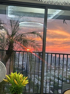 chính chủ thiện trí bán căn 2n 83m2 tầng trung full nội thất, sẵn sổ, 5 slot ô tô dưới hầm