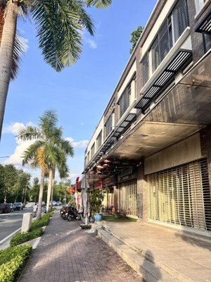 cho thuê shophouse kinh doanh mizuki park 1 trệt 2 lầu 1 sân thượng giá 25tr/ tháng