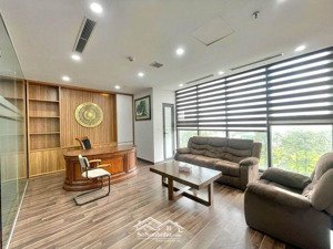 bql chính chủ cho thuê discovery complex cầu giấy 100m2, 200m2, 300m2, 500m2 sẵn nội thất làm việc