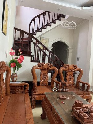 cho thuê nhà mặt ngõ thái hà, 50m2 x 4 tầng, mặt tiền 4.1m, 25tr/tháng, vỉa hè, ô tô tránh