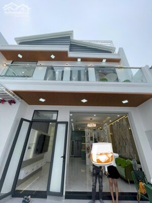 110,2m2 - Giá 8.9 tỷ - Đủ nội thất - 5PN - Hẻm Phạm Hữu Lầu - Quận 7