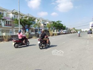 cần bán nhà phố 1 trong 6 lô đăc biệt mặt tiền liên phường khu tháp mười merita kđ, q9 140m2, 27 tỷ