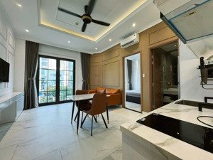 căn hộ luxury 1pn 50m2 balcony khu dân trí cao đường rộng oto - cạnh quận 1
