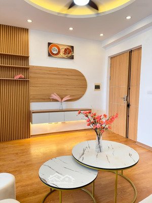 cần bán gấp căn góc 2 ngủ 70m2 sổ đỏ tòa ct4 xa la, hà đông, hà nội giá chỉ 3.x tỷ - lh 